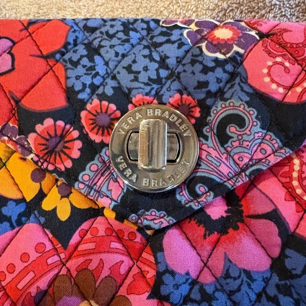 VERA BRADLEY Your Turn Smartphone Wristlet Floral Fiesta Wallet